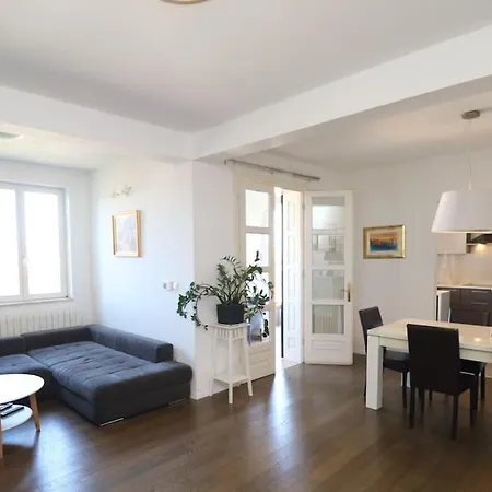 Apartment Comfort & Bright 3 Bedroom *
