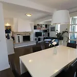 Comfort & Bright 3 Bedroom Apartman Split