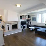Comfort & Bright 3 Bedroom Split