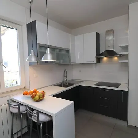 Comfort & Bright 3 Bedroom Appartement