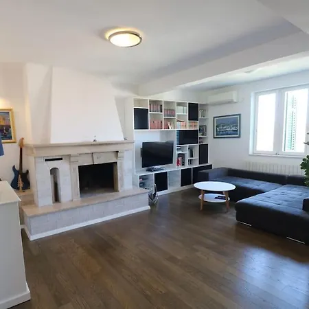 Comfort & Bright 3 Bedroom Split